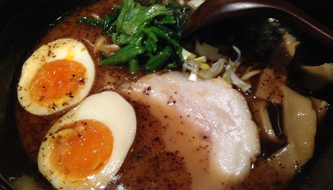 黒琥のラーメン、濃厚すぎずに、お酒を飲んだ後にもぴったりです。