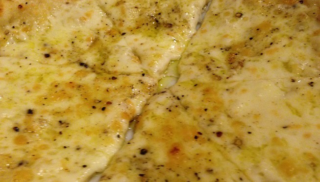 カリーナ・カリーナ、奥行の長いお店で、元気があって、感じのよいお店です。