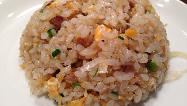 麺僧のジャスミン茶の入れ物が汚すぎて幻滅。気のせいか、ラーメンの臭みが気になって仕方がなかったです。