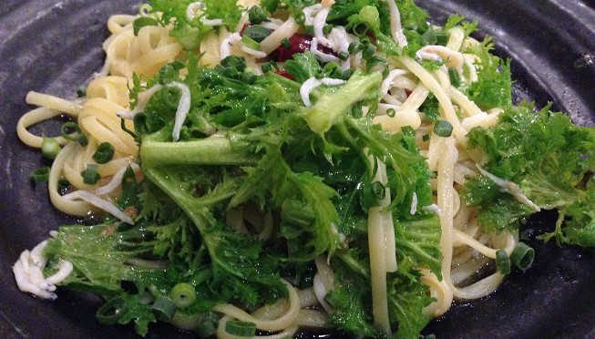 ヒラタパスタ、野菜と生パスタのセットが980円というのはいい感じ。でも、大盛とかオプションとかでちょっと割高になっちゃう。