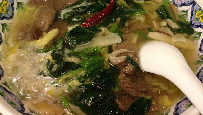 中国ラーメン揚州商人、ラーメンの種類がたくさんあって迷いましたが、赤くない唐辛子を選びました。