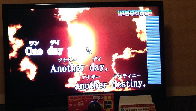 オーディションの帰りは、カラオケ大会。音痴な私は子供たちの血管が切れそうな熱唱を見て喜んでいました。