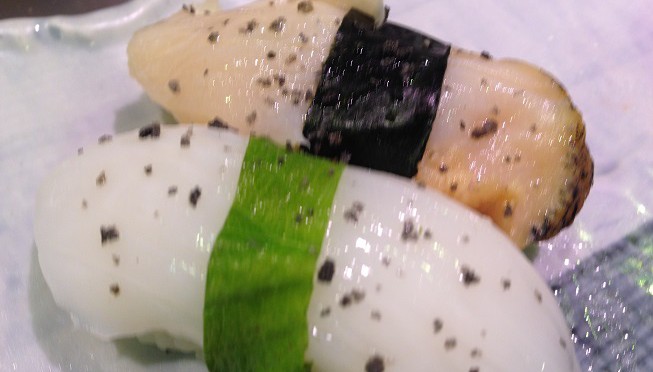 梅丘寿司の美登利総本店、想像以上のボリューム。コストパフォーマンスはかなり良く、行列ができるのは納得です。