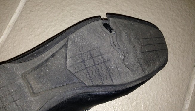 昔、本か何かで、信用できるかどうかを判断するには、相手の靴を見ろ、というのを知りましたが・・・