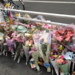 吉祥寺強盗殺人事件の現場は花束でいっぱいだけど、風化しつつあ るのは否めない。