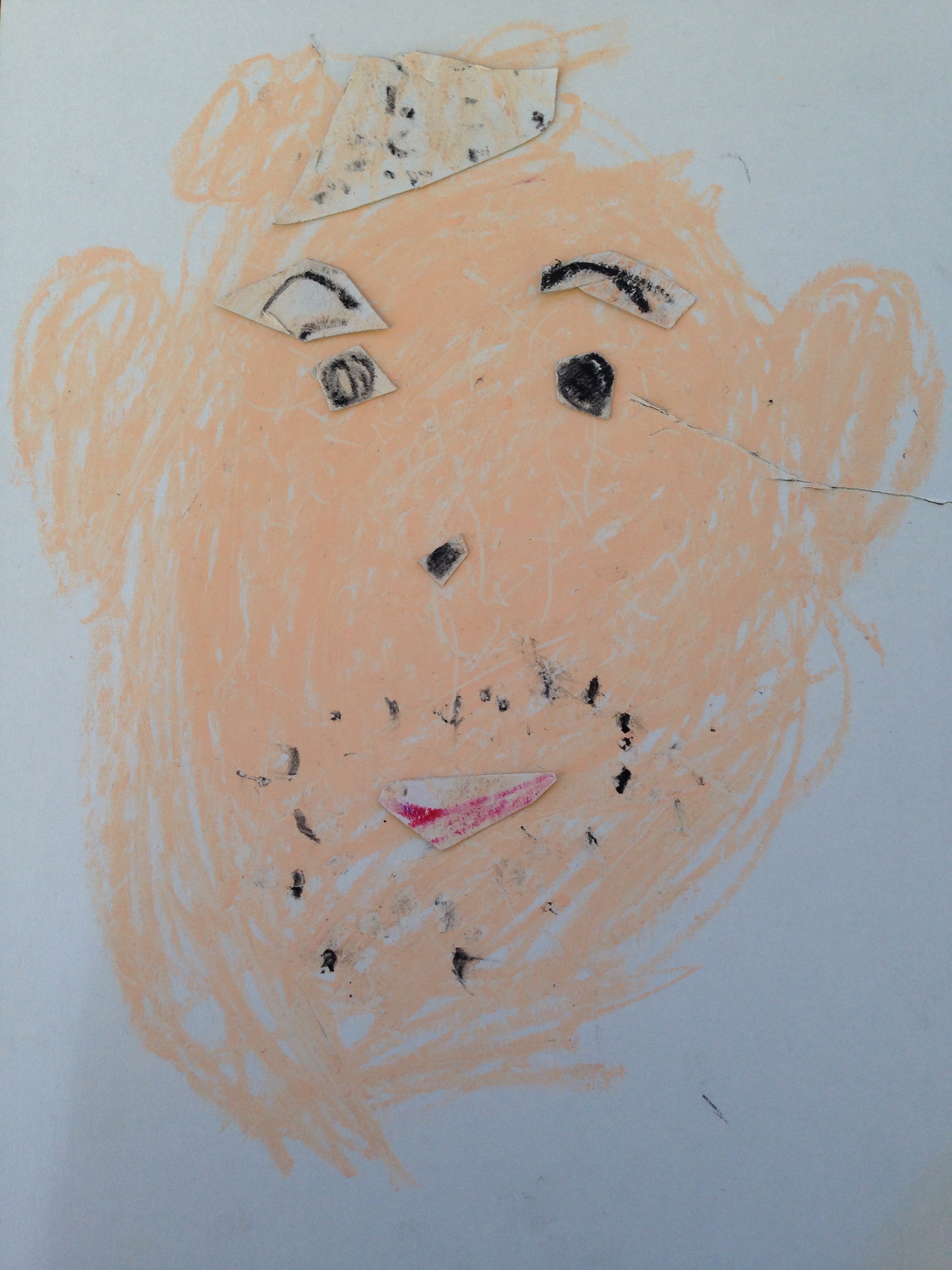 長男が幼稚園で作ってくれた福笑い。何でこんな顔なんでしょう、全然、違うイメージですけど。