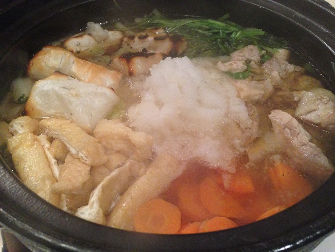 今日は泣きそうなくらい寒い。ということで、鍋で体を温めました。やっぱり、冬は鍋ですね。