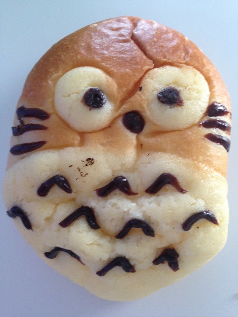 トトロのクリームパン。トトロの表情とかが微妙に変で、中国のミッキーマウス的になっちゃっています。