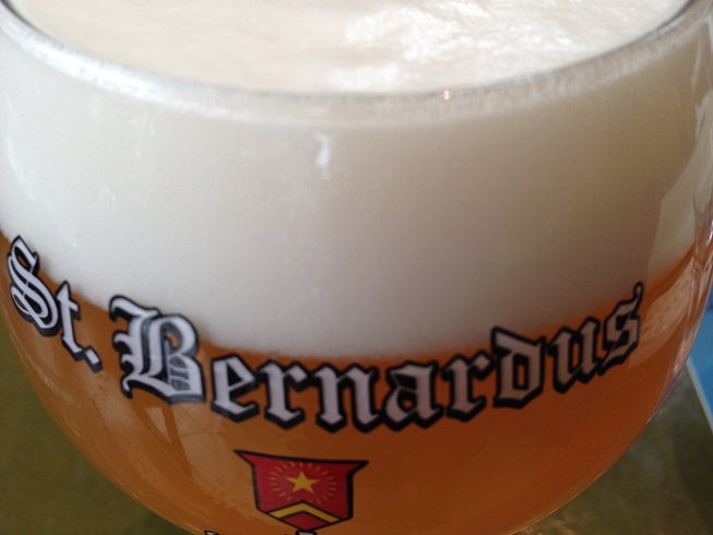 ベルギービール・リトル・デリリウム、味としてはごくごく普通。ただし、ベルギービール自体の値段が高すぎです。