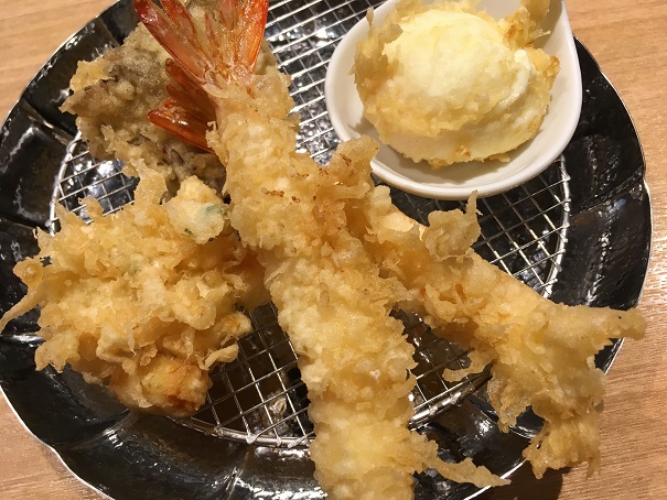 金子屋、天ぷらも美味しいですが、やっぱり烏賊があるから満足度高いです。烏賊丼でもいいぐらい美味しいです。