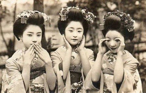 100年前の日本の写真が、自分たちの原点のような気がして、理由もなく誇らしい。