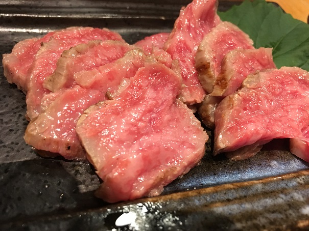 東京牛串千本、豊洲らしからぬ上品な店で美味しいけれども、ちょっと高いかなというのが正直なところです。