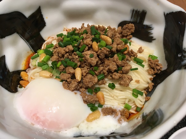 芝蘭、汁なし担々麺も麻婆豆腐も本格的で美味しいです。担々麺は3度楽しめるのがいいですね。