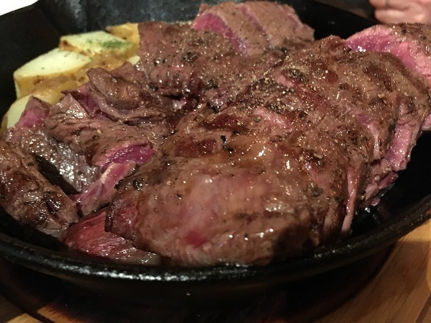T-KONAC吉祥寺、ステーキがリーズナブルで美味しいお店。とにかく肉を中心に頼むべきです。