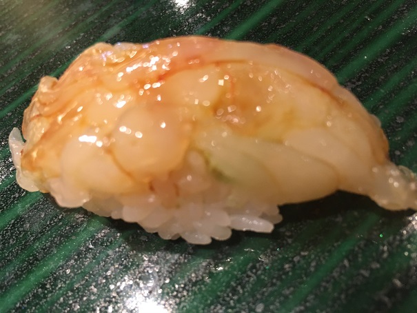 やましろの寿司は、値段は張るけども、かなり美味しい。全体的に洗練されているという印象です。