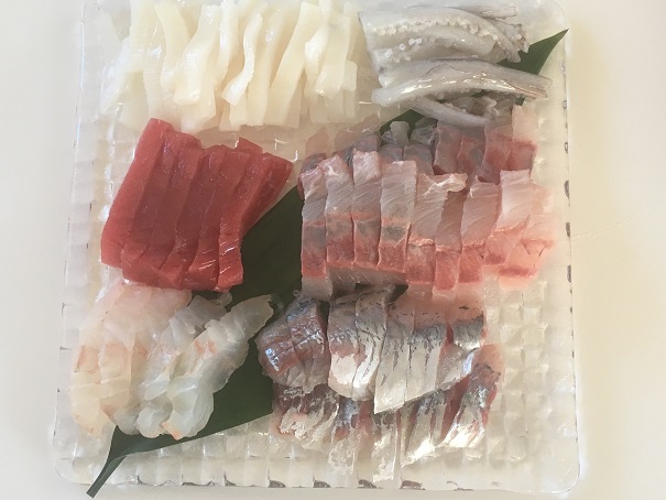 「へべれけ家パー2021」の第2弾は、手巻き寿司。角上魚類で魚を買って、超リーズナブルです。お酒は「風の森」で。