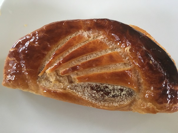 シャトレーゼヤツドキのアップルパイ、普通に美味しい。でも、さすがに並ぶほどではないですね。