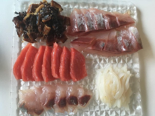 久しぶりの手巻き寿司。ムチャクチャ盛り上がりますね。そして、角上魚類の魚が美味しすぎます。
