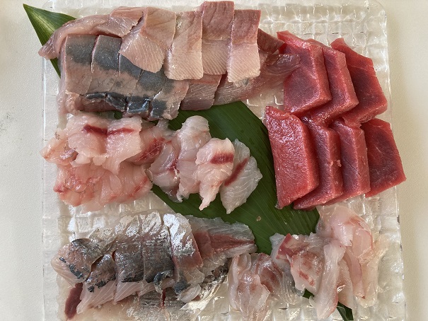 角上魚類で魚を買っての手巻き寿司。我が家の黄金パターンみたいなもん。ほんと、魚、美味しい。そして、角上魚類バンザイ。
