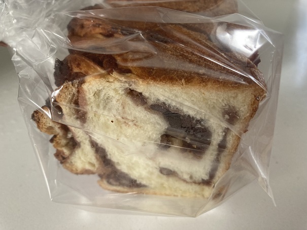 リベルテ・パティスリー・ブーランジェリーは、ピスタチオのパウンドケーキがお勧めなんですが、普通のパンも美味しいです。