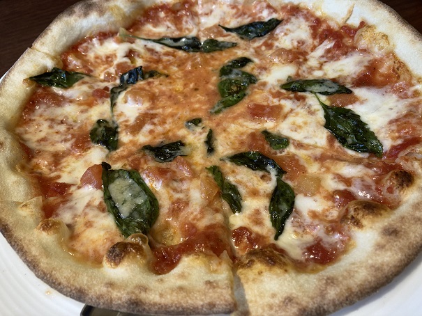 ティンバーノ、イメージで言うと、すごく実直な感じのピザやパスタを出すイタリアンのお店です。
