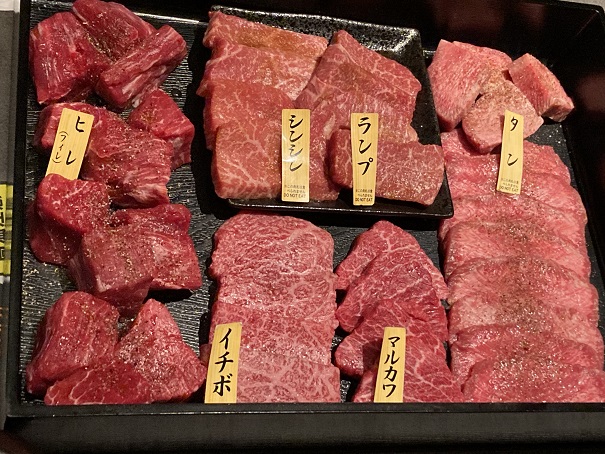 niku no OTOは、かなり高級感の漂う焼肉店ですね。塊になっている肉が食べごたえあります。設備を工夫したら、もっと良くなる気がします。