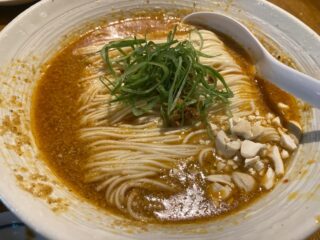 ラーメン酒場SALのラーメンが本当に美味しい。そして、何気に刺身のクオリティも高くて嬉しいです。