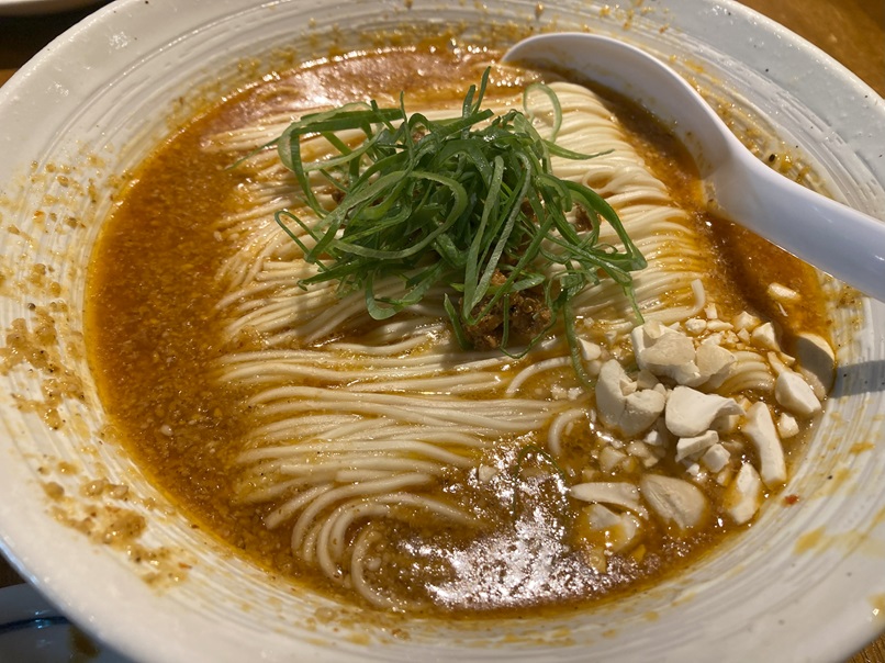 ラーメン酒場SALのラーメンが本当に美味しい。そして、何気に刺身のクオリティも高くて嬉しいです。