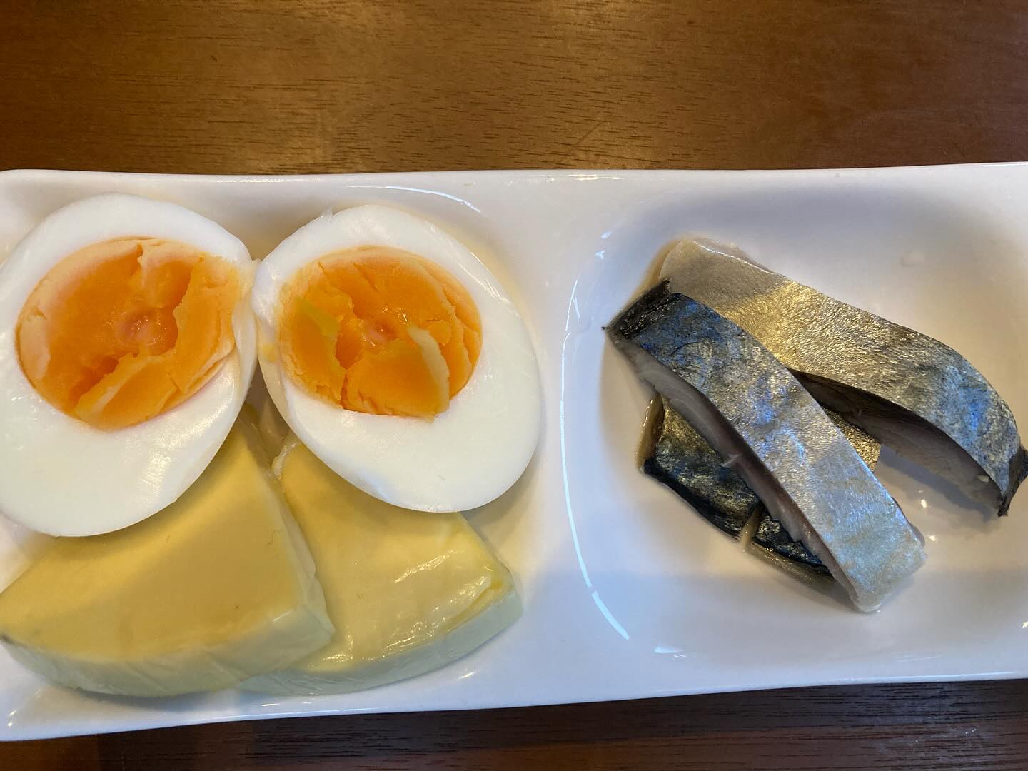 妻が燻製する機械を買ったらしく、家で燻製を食べることができて幸せです。また飲みすぎちゃう。