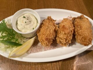 カフェ キャット＆フィッシュ、2軒目として行ったけど、定食を食べる感じの店のような気がしました。