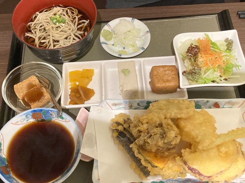 多加はし、まあ、リーズナブルな蕎麦屋さん。〆に頼んだもり蕎麦が1分ぐらいで出てきたのにはびっくりしました。