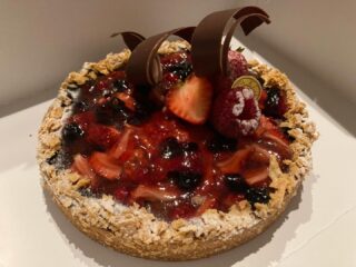 長女の誕生日にケーキを買いました。小さかった頃のことが思い出されるなあ。