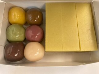舟和の和菓子、芋ようかんだけじゃなくて、あんこ玉もあったけど、断然、芋ようかんが美味しいです。