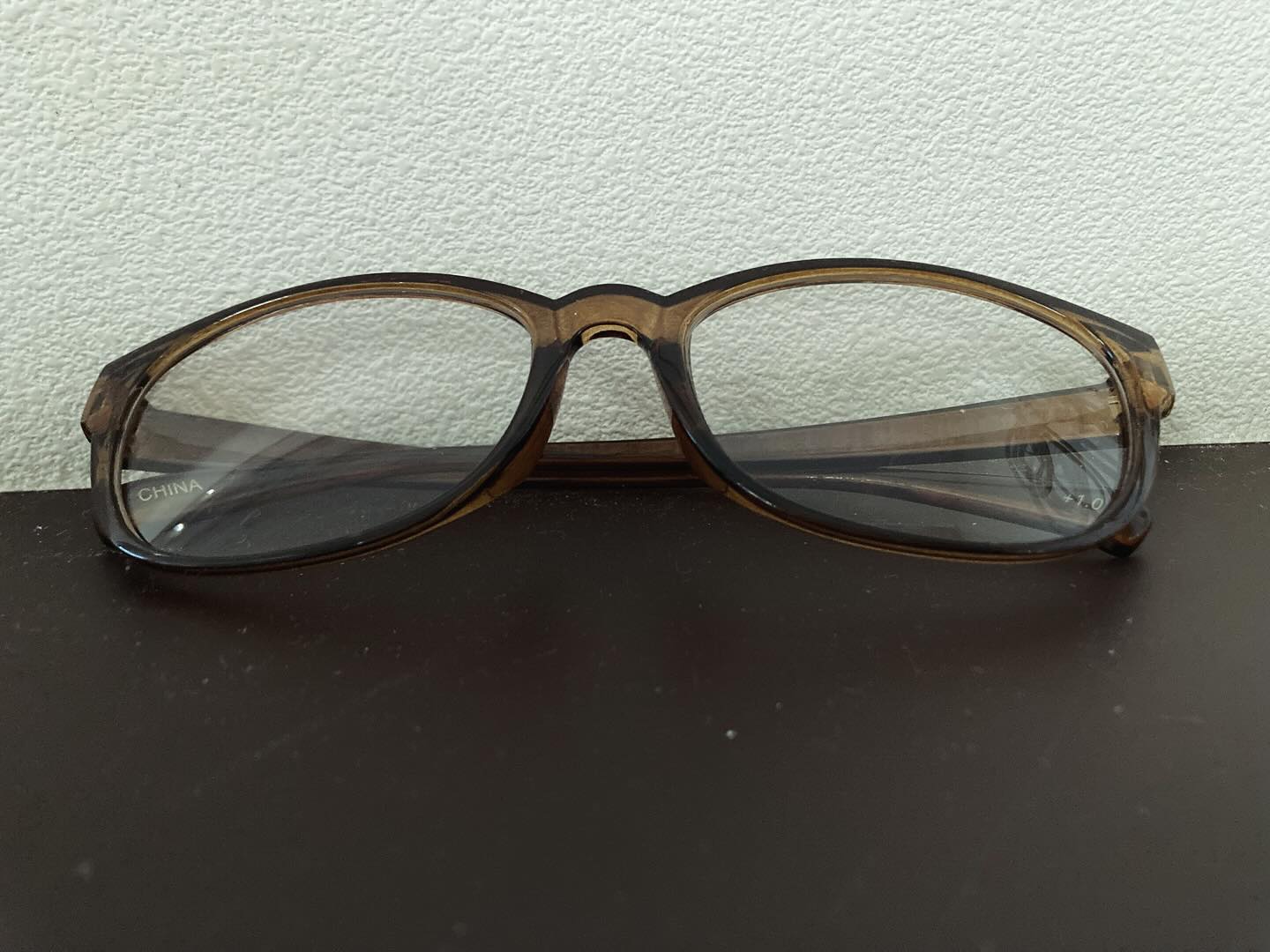 初めての老眼鏡！消費税込みで110円です。110円で、広がる世界がある。