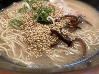 久しぶりに夜ラーメン。新幹線でビールを飲んだら、食欲が止まらなくなってしまいました。