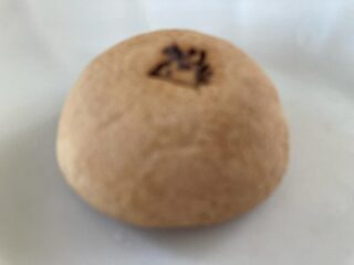大好きな千鳥饅頭。でも、この写真は花千鳥というちっちゃい版。餡の色が白じゃないのが残念。