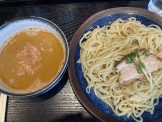 丸にたちばな、普通のラーメン屋さんです。えびつけ麺も想像を超えるものではなかったです。