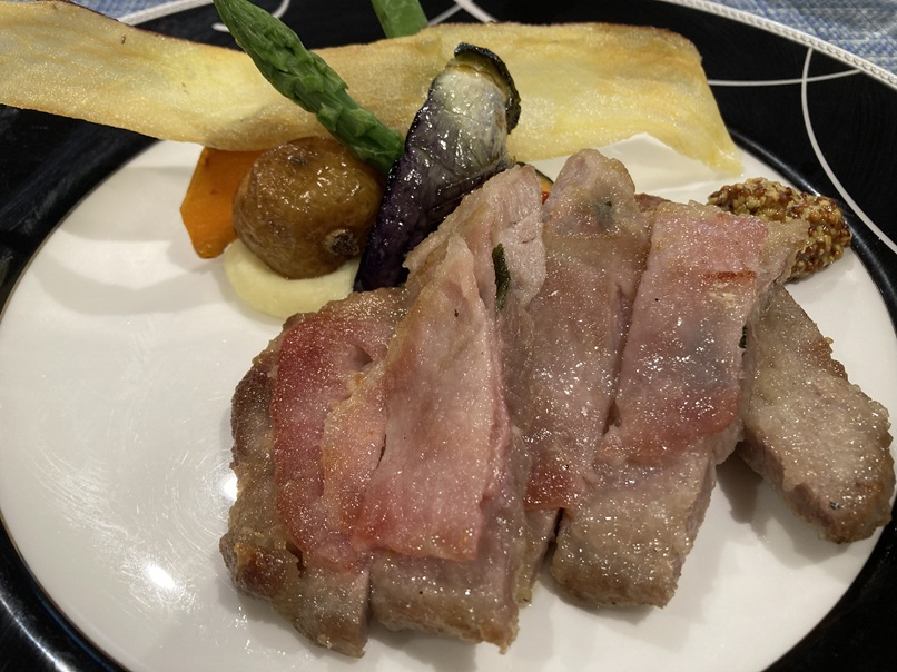 レストランオーブ、それほど美味しくないだけでなく、接客が回っていなさすぎて残念でしかないです。