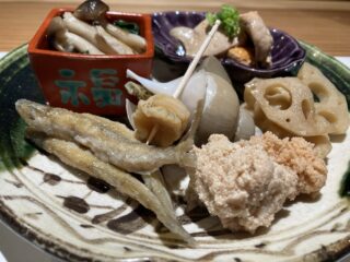 邑咲、本格的な和食のお店で、特に前菜の盛り合わせがお得感がたっぷりです。