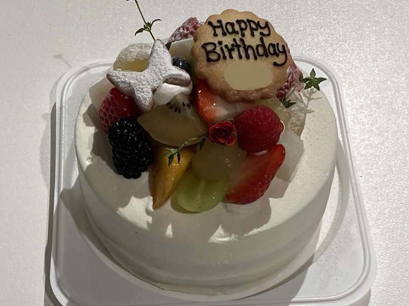 リリアン、小麦粉を使っていないとは思えないほど、ケーキらしいケーキでした。