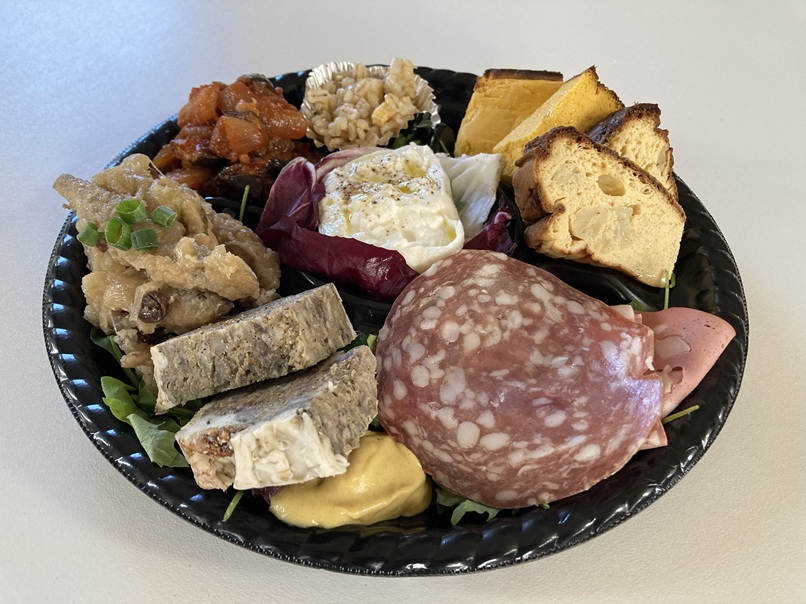 パッション、以前、行ったときに、前菜が豪華で美味しかったので、オードブルを頼みました。