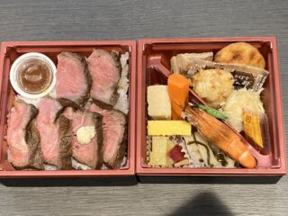 新日本料理 高雅のお弁当、高級感はあるものの、肉がちょっと硬かったので台無しにしちゃいました。